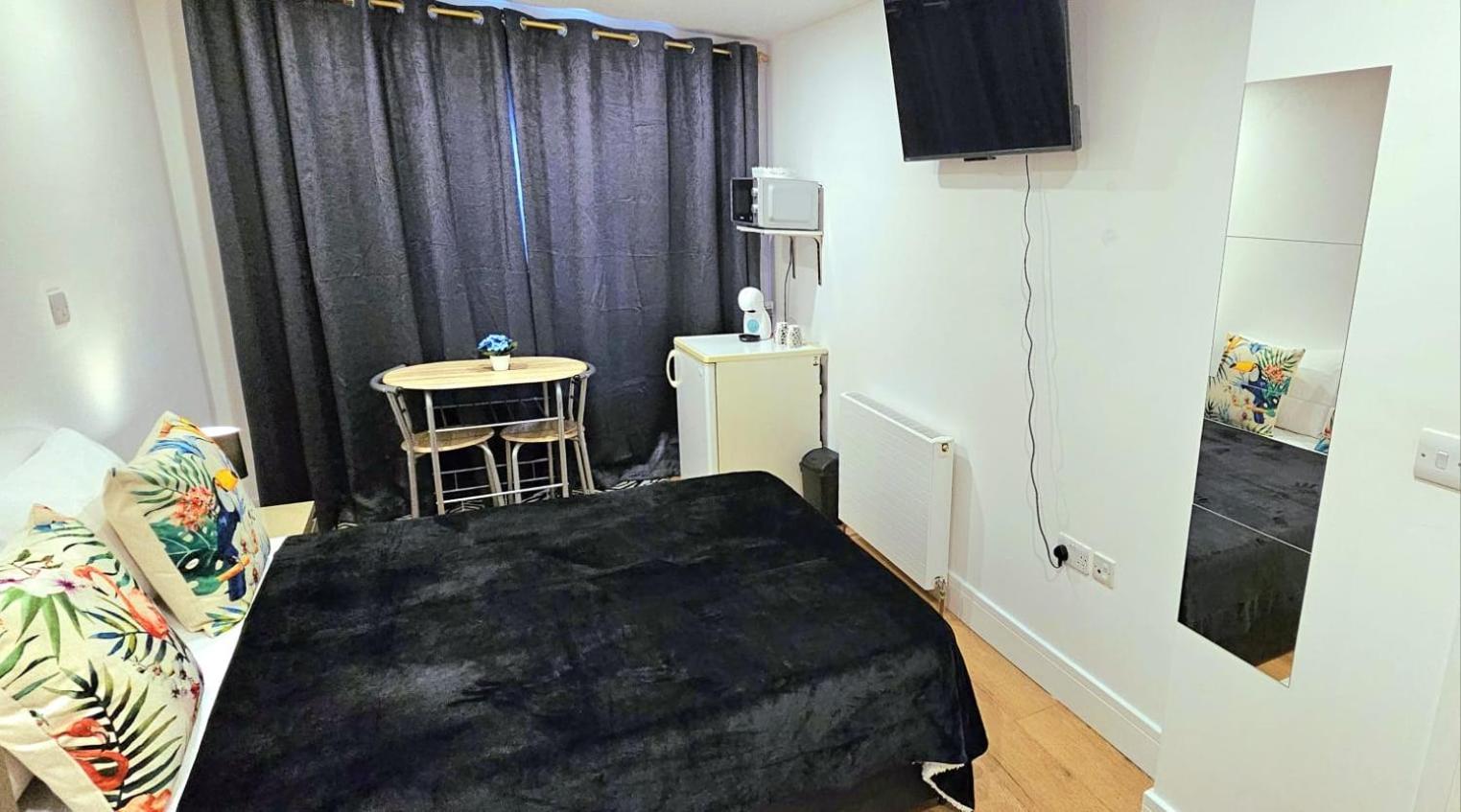 Penelope Ensuite Double Room Лондон Екстериор снимка