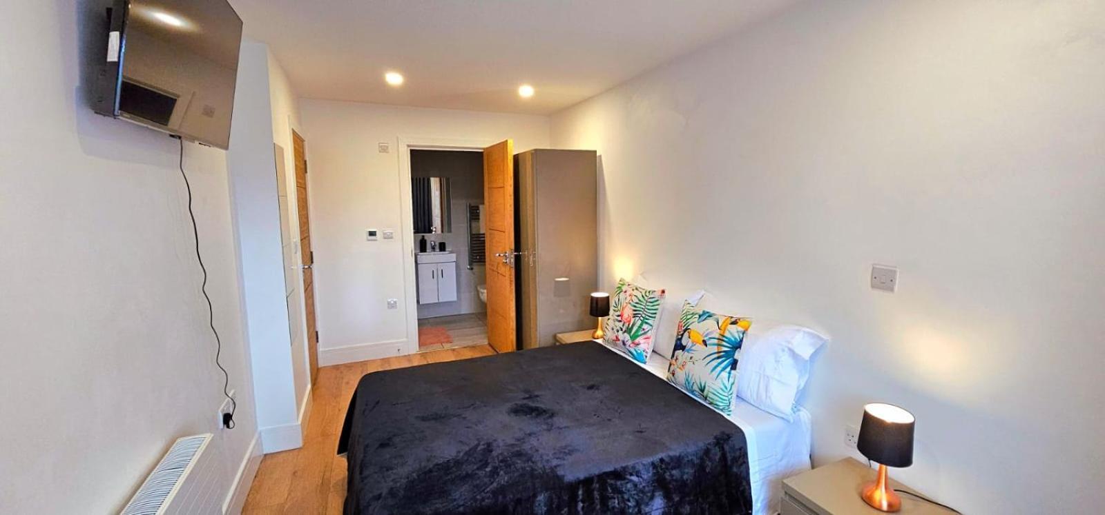 Penelope Ensuite Double Room Лондон Екстериор снимка
