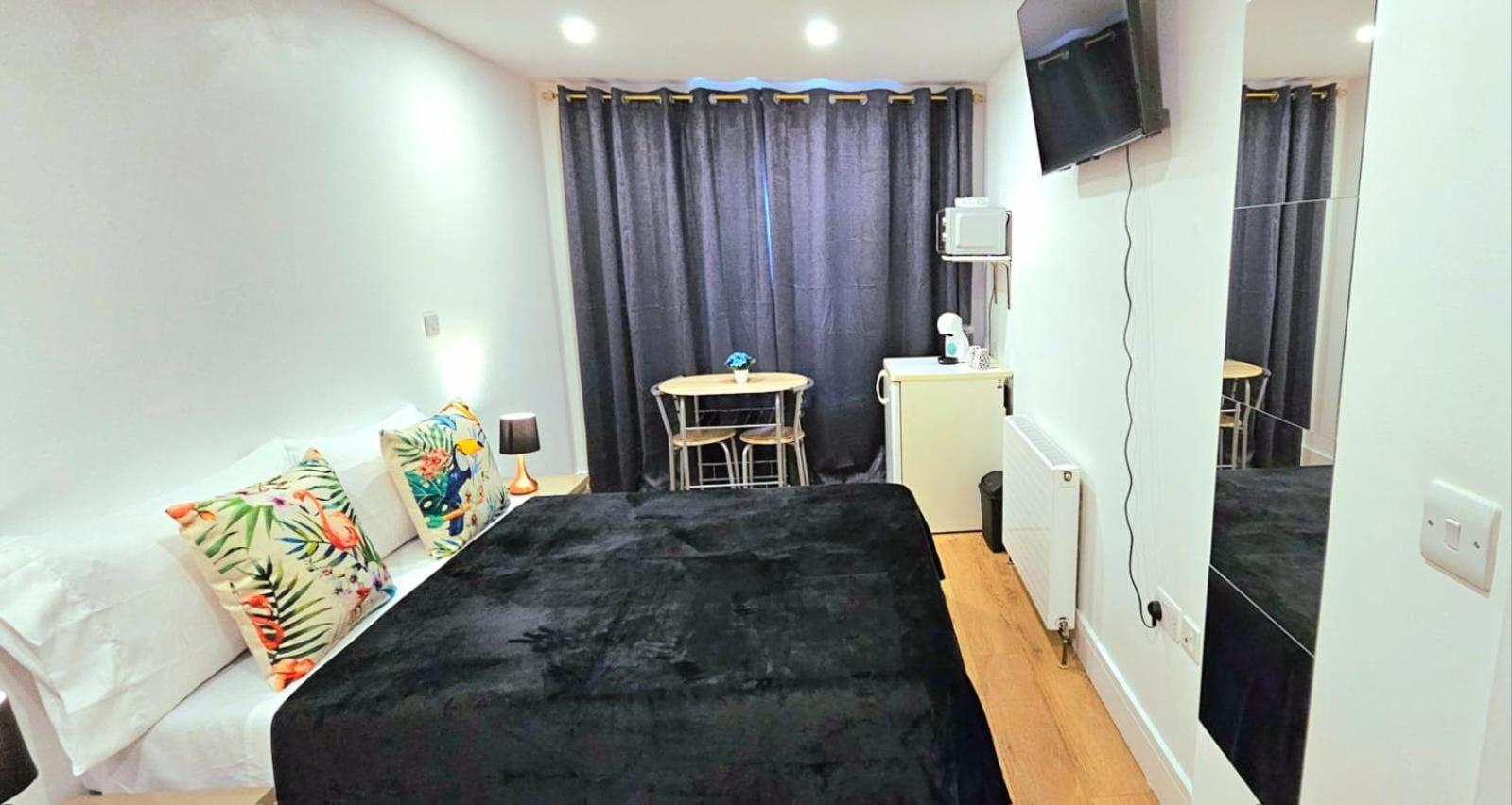 Penelope Ensuite Double Room Лондон Екстериор снимка